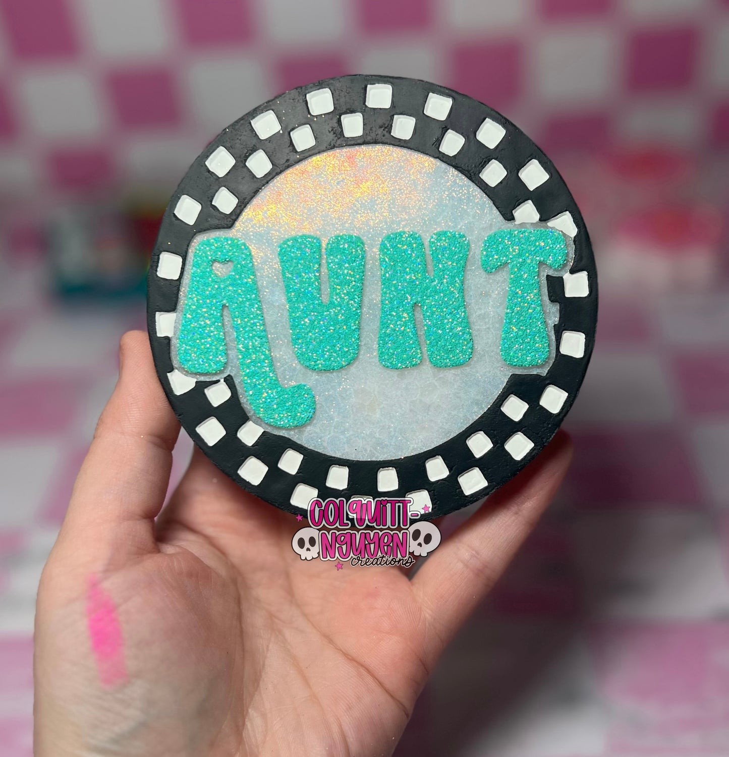 Aunt Checkered Round